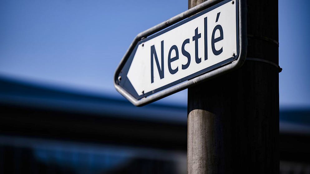 Nestlé veut se serrer la ceinture, prévoyant des économies d'au moins 2,5 milliards de francs d'ici fin 2027, en plus des précédentes initiatives de réduction des coûts. Les activités dans les eaux et boissons haut de gamme seront autonomisées. (archives)