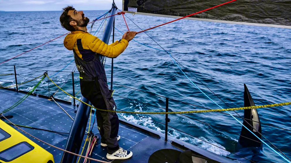Vendée Globe. Alan Roura : «Je n’ose plus regarder le classement»