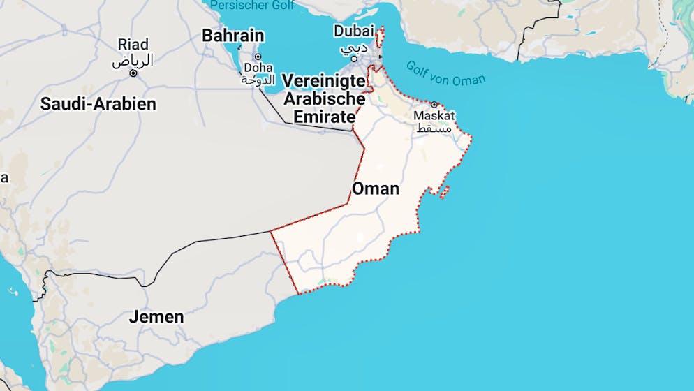 Oman ist Teil der Arabischen Halbinsel. Das Sultanat bietet Wüsten, Oasen sowie eine lange Küste.