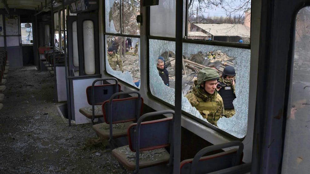 I danni sono visibili su un tram a Zaporizhia in seguito agli attacchi russi (foto d'archivio).