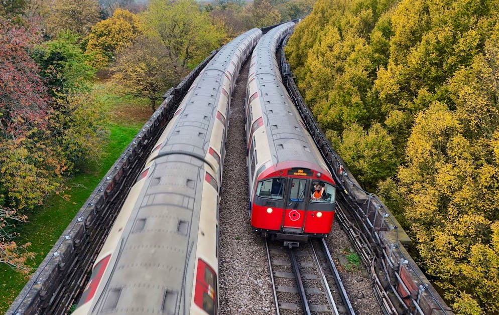 Le nouveau gouvernement travailliste au Royaume-Uni a annoncé en juillet une loi pour renationaliser progressivement le rail, 30 ans après une privatisation retentissante qui n'a pas apporté les résultats espérés.