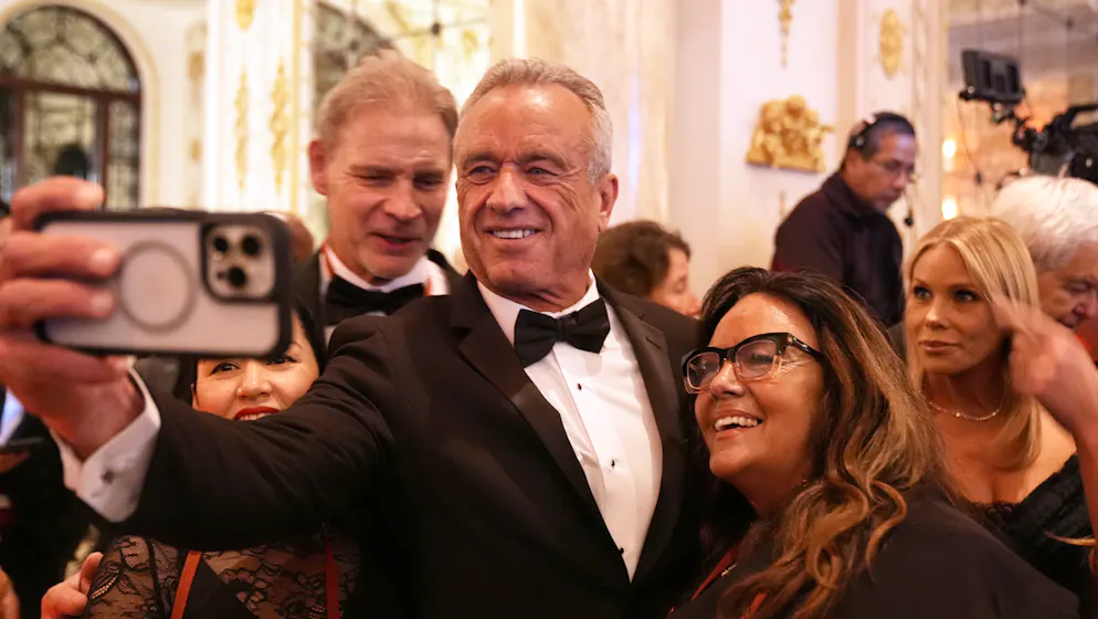 Robert F. Kennedy Jr, à qui Donald Trump veut confier les clés du ministère américain de la Santé, est un ancien avocat sans formation scientifique.