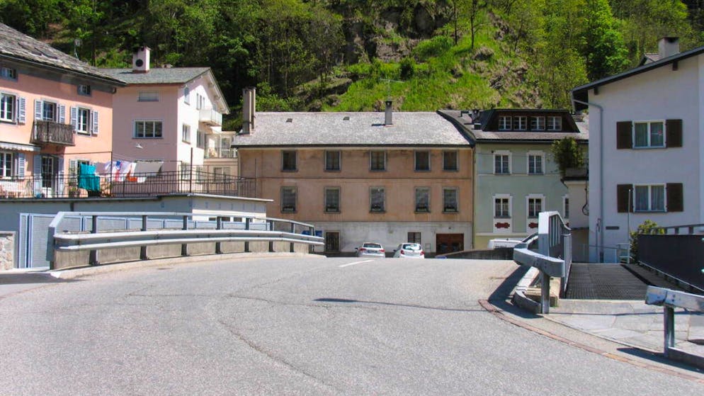 Da quasi quarant'anni si cerca una soluzione definitiva per il ponte di Cimavilla a nord del paese di Poschiavo.