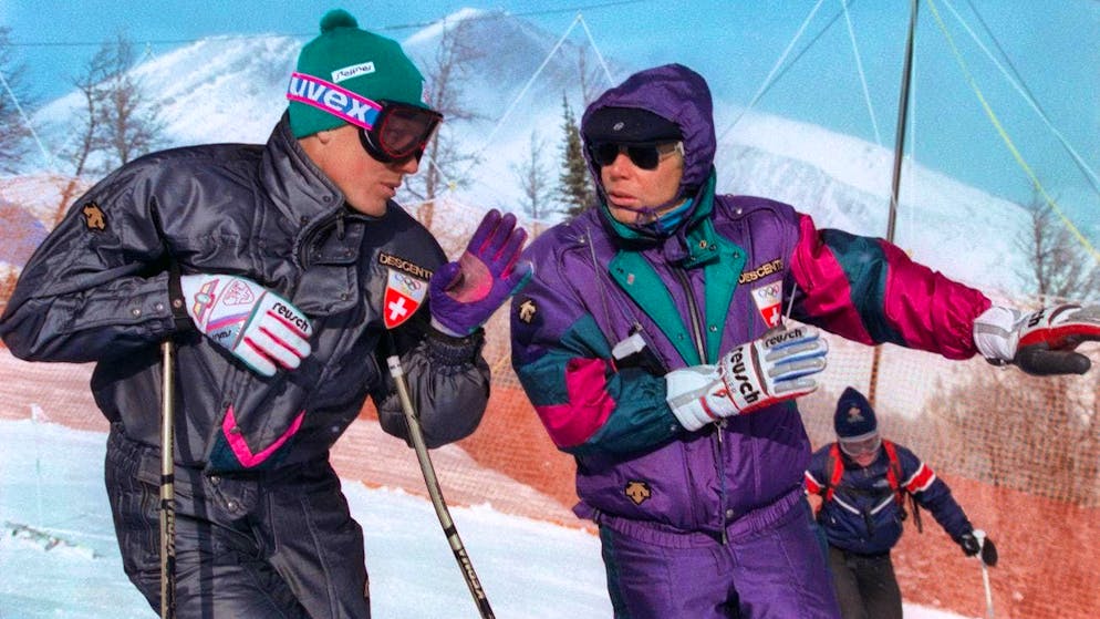 Karl Frehsner, right, coach of the Swiss national ski team, gives Pirmin Zurbriggen, left, advice before the downhill race at the 1988 Winter Olympics in Calgary. Zurbriggen wins the gold medal. (KEYSTONE/Thomas Studhalter)