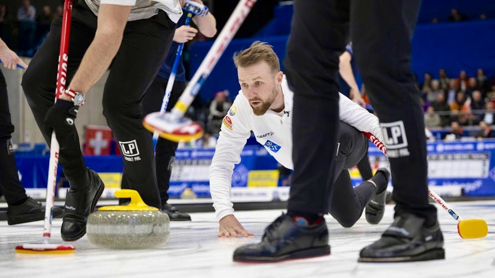 Le skip Yannick Schwaller et ses coéquipiers sont en course pour une place en demi-finale des Européens (archives).