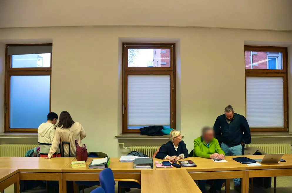 Emaciated girl dies - parents express feelings of guilt - Gallery. In Lower Franconia, a girl presumably died as a result of malnutrition. The parents are now on trial.