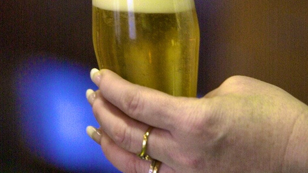 Swiss breweries are struggling to keep beer drinkers happy. Beer sales fell in Switzerland last year. (symbolic image)