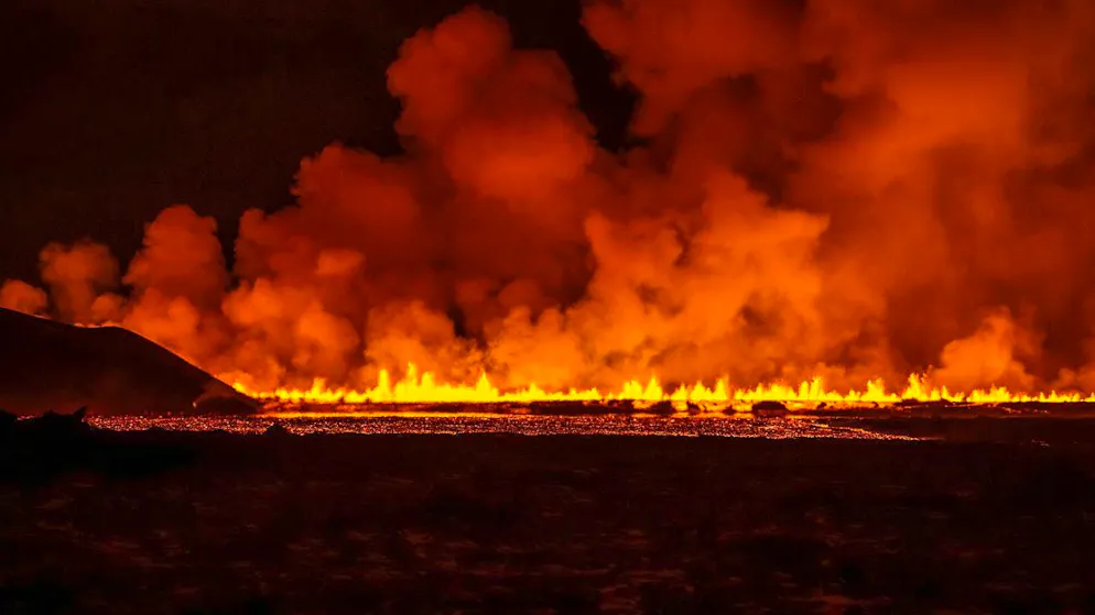 dpatopbilder - A new volcanic eruption that began on the Reykjanes peninsula in Iceland. Photo: Marco di Marco/AP/dpa - ATTENTION: For editorial use only and only with full attribution of the above credit