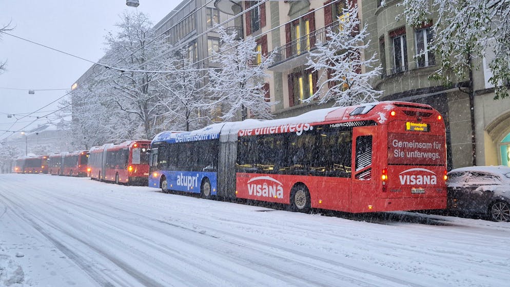Wintereinbruch Schweiz November 2024. In Bern fahren keine Busse mehr. 