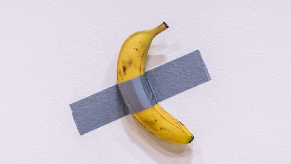 La "celebre" banana dell'artista italiano Maurizio Cattelan