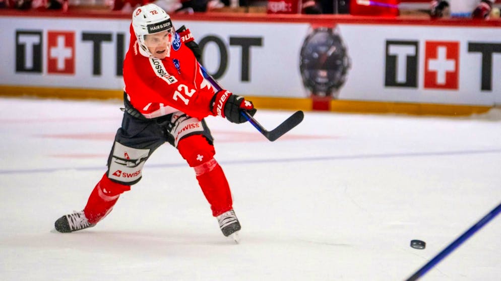 The Swiss national defenseman Dominik Egli.