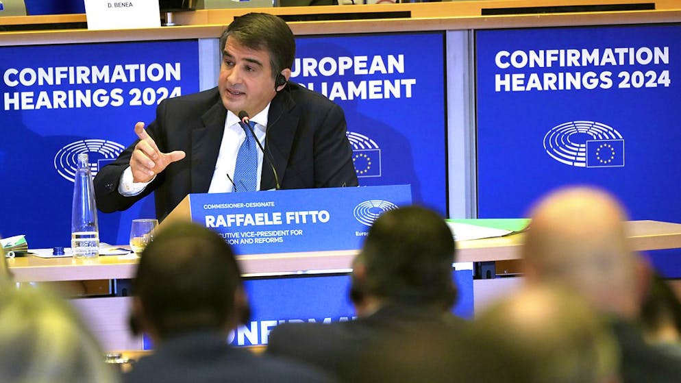 Raffaele Fitto (Fratelli d'Italia) mentre difende la sua candidatura