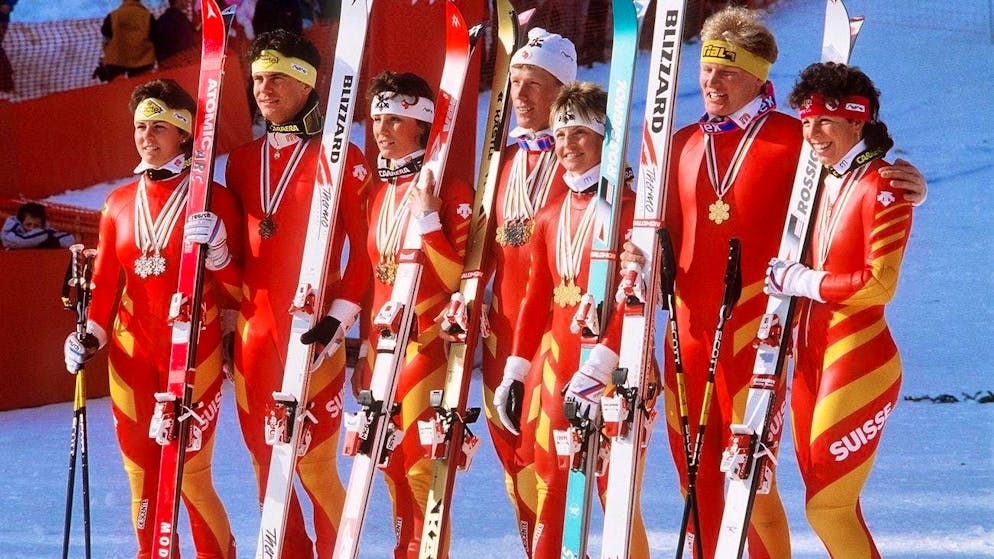 Group photo of the Swiss medal winners from the 1987 home World Championships in Crans-Montana: Michela Figini, Karl Alpiger, Maria Walliser, Pirmin Zurbriggen, Erika Hess, Peter Müller and Vreni Schneider.
