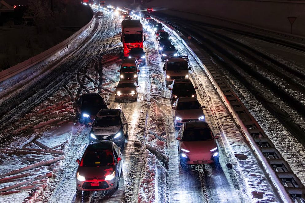 Les automobilistes ont aussi dû faire preuve de patience sur de nombreux axes du réseau routier, notamment aux alentours d'Yverdon, de Fribourg et en Valais. 
