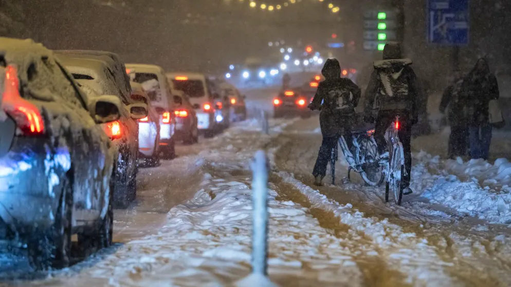 Snow has Switzerland in its grip. Roads closed, public transport paralyzed - now almost nothing works anymore