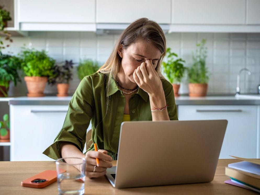 Una dieta equilibrata è essenziale per mantenere alti i livelli di energia durante il lavoro.