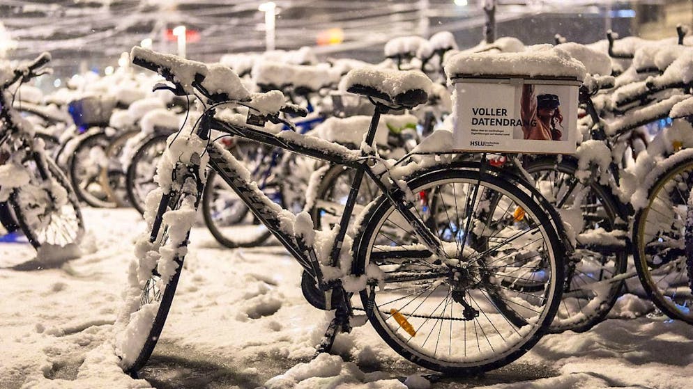 The heavy snowfall led to a record amount of snow for the month of November in Zurich, among other places.