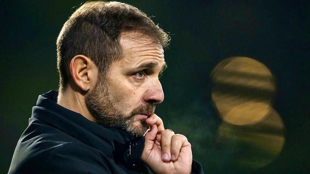 Nyon coach Christophe Caschili looks worried