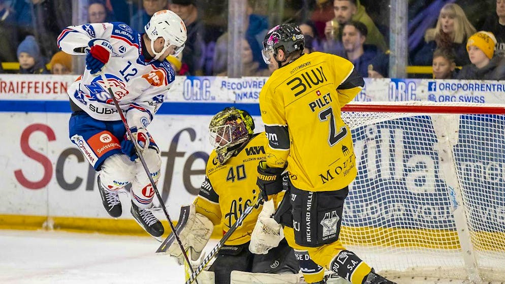 Leonardo Genoni leads Zug to away win in Biel - Gallery. The surprise of the round: Ajoie wins 2-1 at home against the ZSC Lions thanks to 40 saves by Damiano Ciaccio (No. 40)