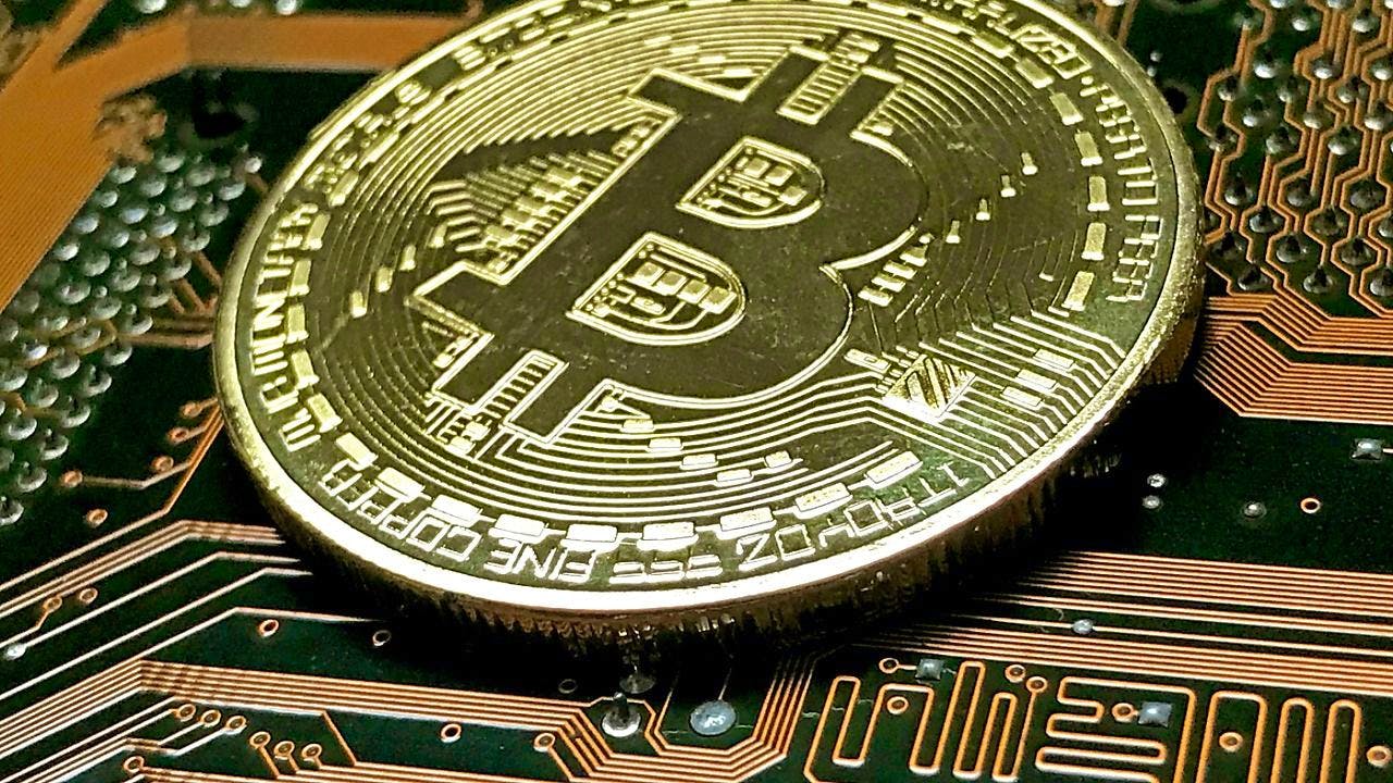 Frau entsorgt Bitcoin-Vermögen ihres Ex-Freundes | blue News