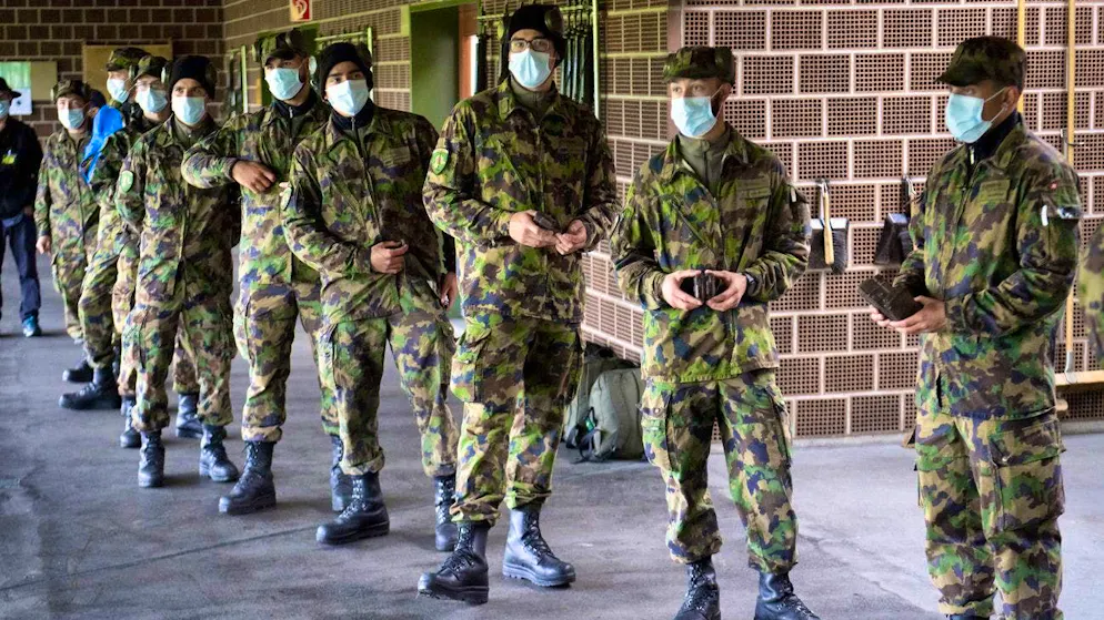 While others were called up by the Swiss Armed Forces for Covid assistance service, a professional officer carried out a lucrative consulting mandate for the DDPS (symbolic image).