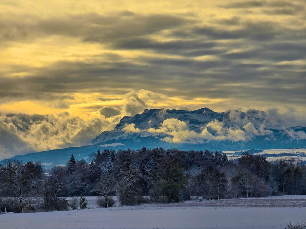 Winter onset Switzerland November 2024. The snow-covered Pilatus seen from Triengen LU. 