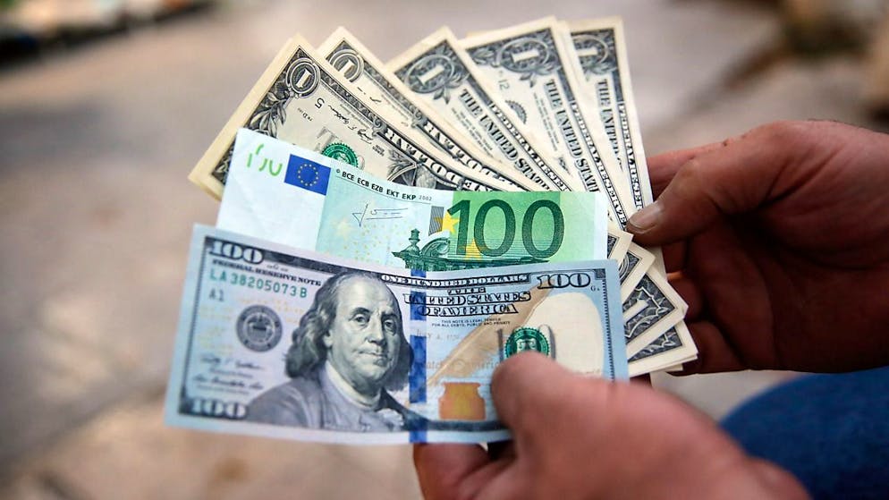 L'euro est tombé vendredi à son plus bas depuis deux ans face au dollar. (archive)