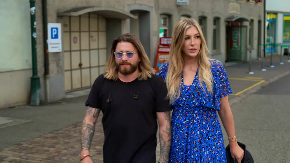 "I'm the wife. I'm the supportive shoulder. I'm the amateur psychologist": Alana Netzer in the documentary "Bring en hei - Baschi's emotional journey home".