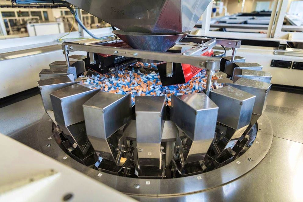 Dernière étape : cette machine emballe les stylos auto-injectables dans l'usine d'Ypsomed.