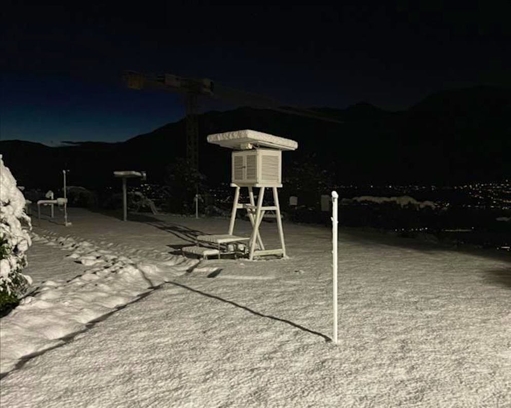 I fatti più importanti per la Svizzera e il Ticino nel 2024. La mattina del 22 novembre a Locarno Monti vengono registrati 15 cm di neve fresca, un nuovo record per il mese di novembre dal 1935. L’ultima nevicata cospicua risaliva al 2010 quando, il 28 novembre, vennero misurati 8 centimetri. La più recente nel 2021, con un centimetro.