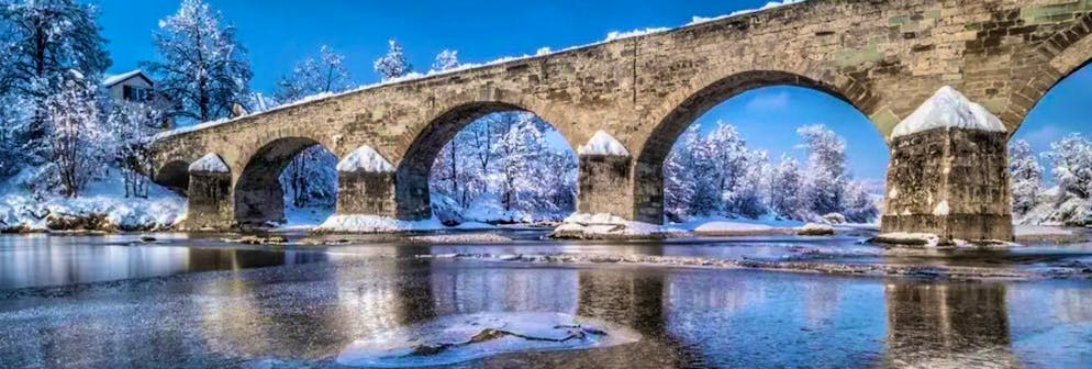 The historic Thurbrücke bridge.