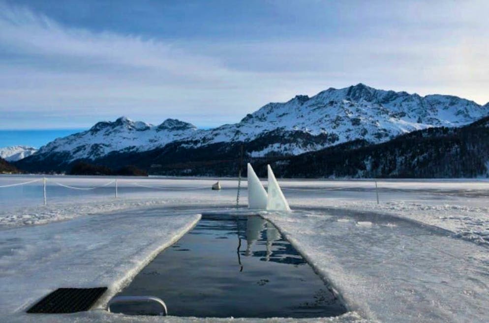 You can dive into the idyllic Lake Sils every day from 9 am to 5 pm.