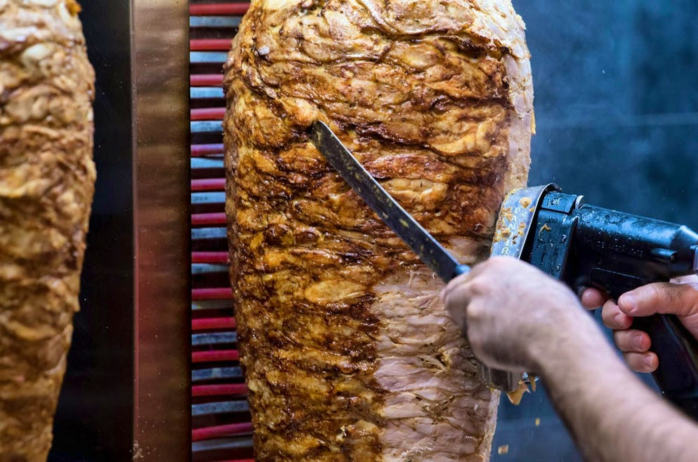 In the canton of St. Gallen, six people got food poisoning after eating a kebab. (symbolic image)
