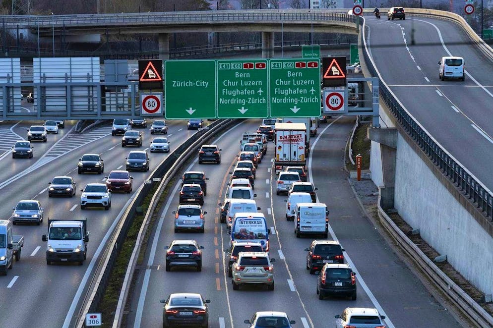 Among other things, Switzerland is voting today on the expansion of the highway. It is one of four federal proposals that will be decided on today.