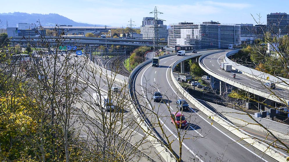 L'ampliamento delle autostrade non ha convinto né ticinesi né grigionesi.