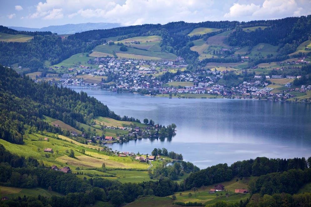 Die Mountainbiker dürfen in Zukunft nicht mehr alle schmalen Wege um den Ägerisee befahren – wie auch im Rest des Kantons Zug.