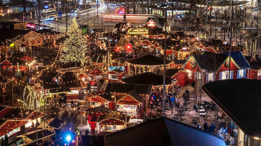 The Christmas village on Sechseläutenplatz.