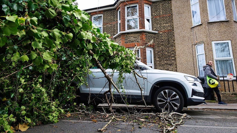 La tempête a perturbé le trafic et provoqué des inondations.