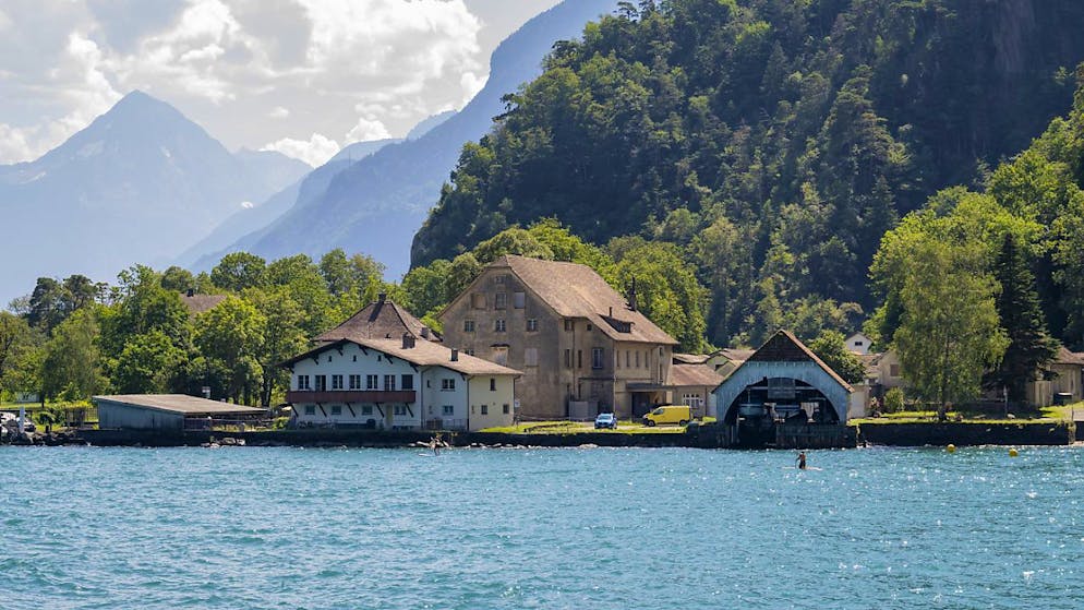 Il delta di Isleten, sul Lago dei Quattro Cantoni, con l'ex fabbrica di esplosivi utilizzati per la galleria ferroviaria del Gottardo.