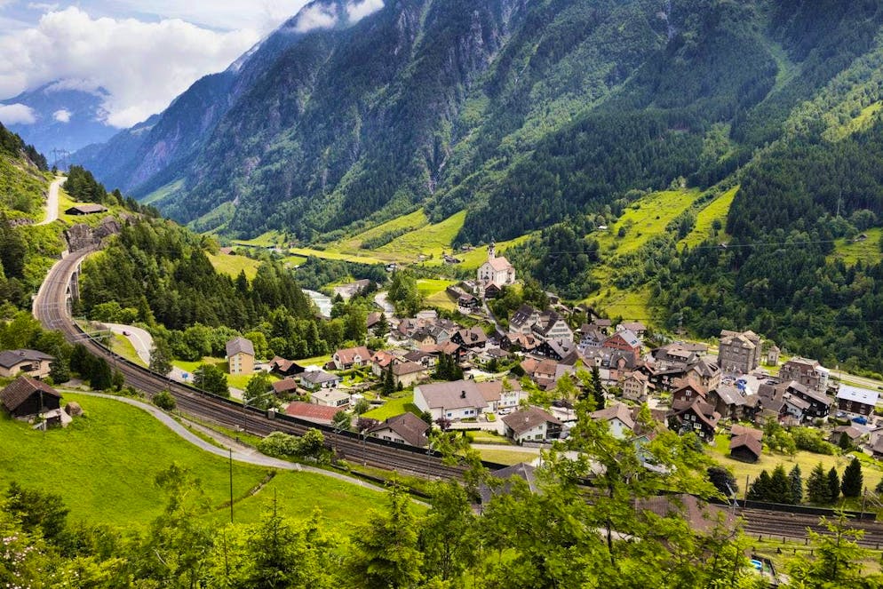 Wassen UR lies in the Reuss Valley. The "Chileli vo Wasse" in particular is one of the sights on the Treno Gottardo route.
