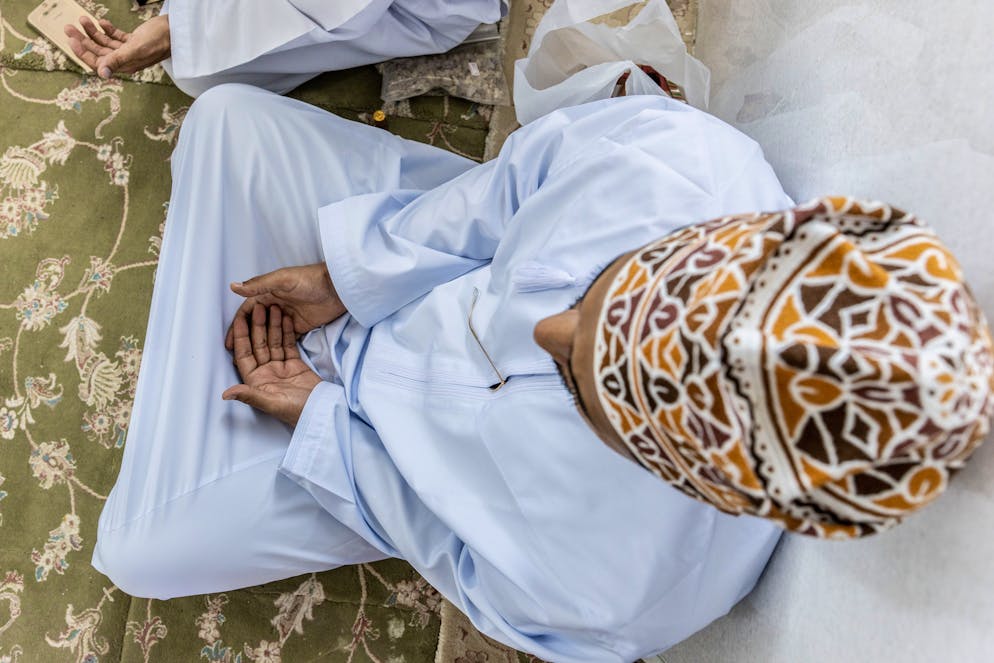 Reisebericht Oman. Die Dishdasha ist ein traditionelles Gewand, das die Männer im Oman tragen. 