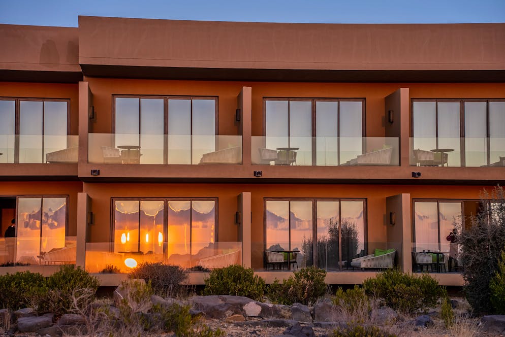 Reisebericht Oman. Das Hotel liegt etwa zwei Stunden Autofahrt von der Hauptstadt Maskat entfernt.