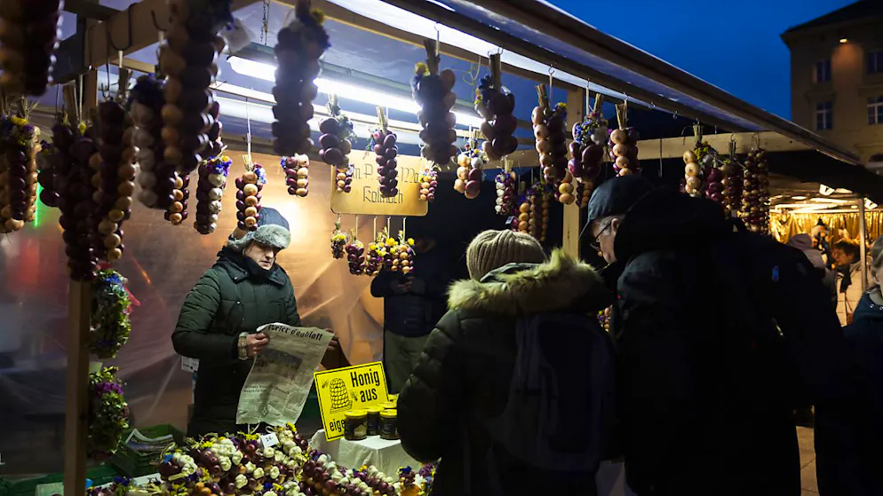 Come da tradizione, stamattina alle 04.00 ha preso avvio il "Zibelemaerit", il mercato delle cipolle, tra le vie di Berna