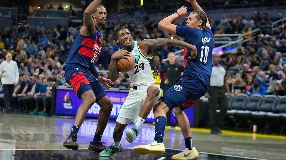 Kyshawn George (right) and Alexandre Sarr can't stop Indiana's Quenton Jackson