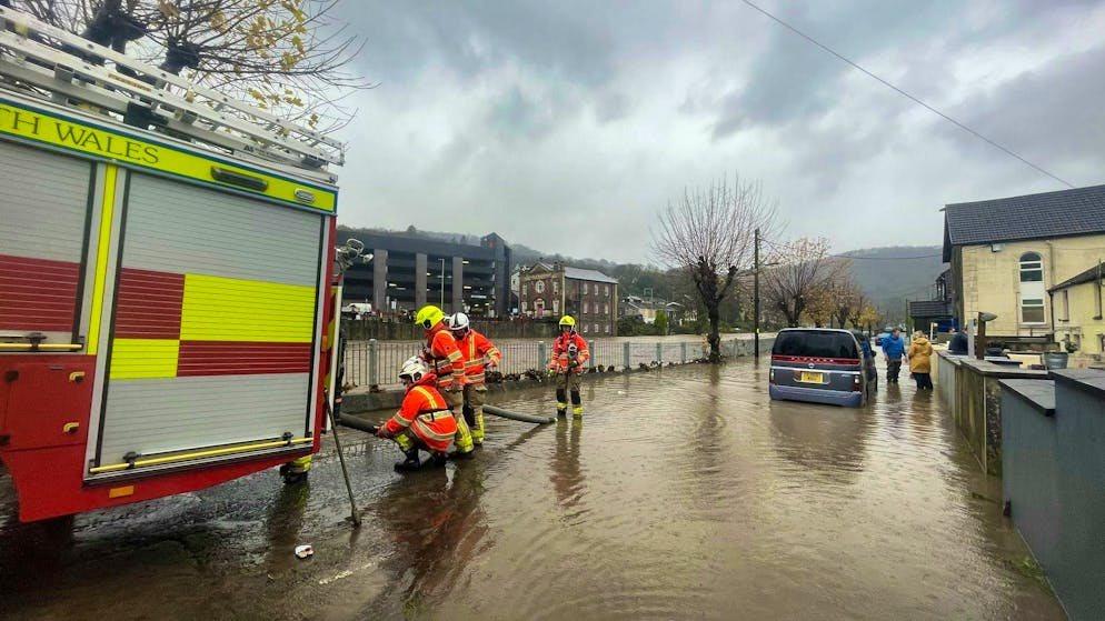 Several dead in storms in Great Britain - Gallery. In some places, entire streets were flooded and hundreds of houses were damaged.