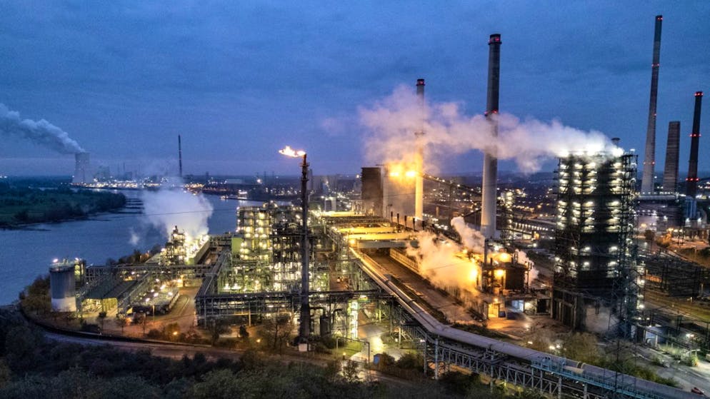 L'industria dell'acciaio è in difficoltà.