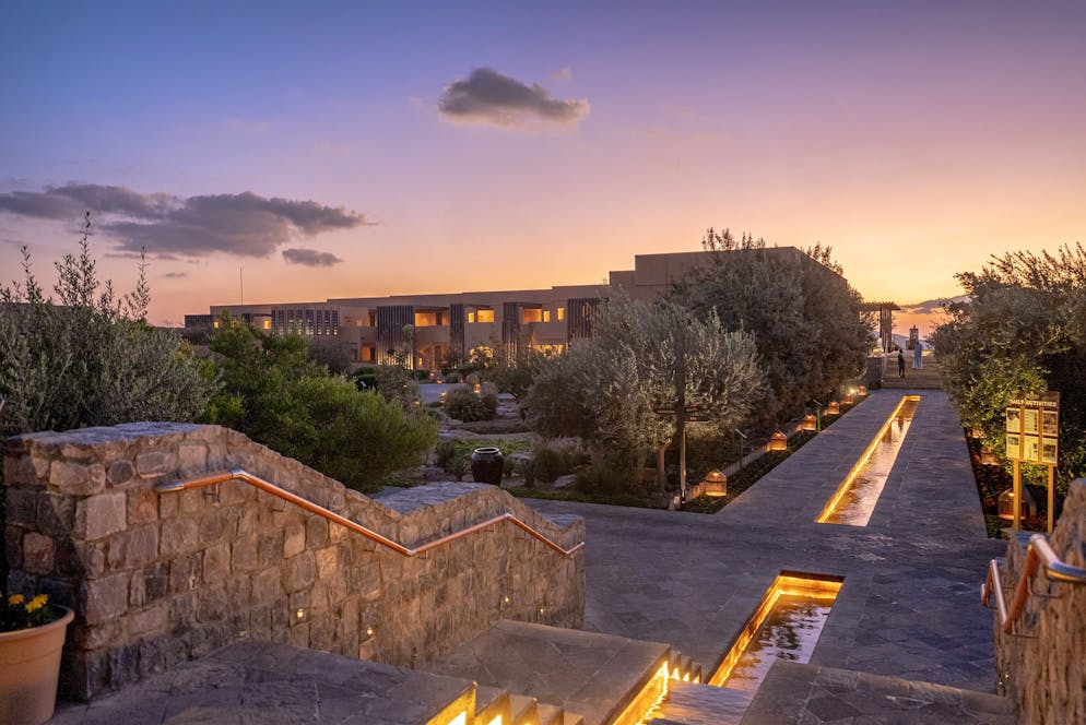 Reisebericht Oman. Die Anlage fügt sich in die Umgebung ein. 