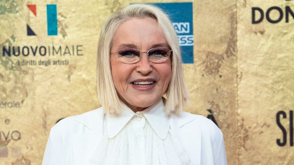 Intervista a «Verissimo». Eleonora Giorgi sta sempre più male: «Il tumore continua a crescere»