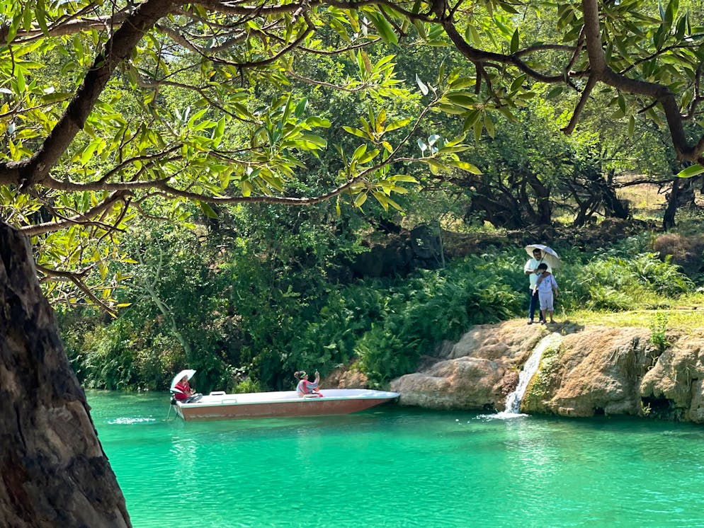 Reisebericht Oman. Das Wadi füllt sich zur Regenzeit zwischen Mitte Juni und Ende August bis Mitte September mit Wasser und wird zu einem wahren Spektakel.