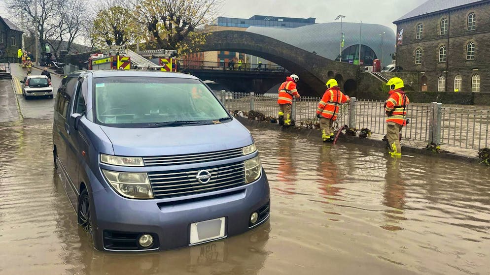 Several dead in storms in Great Britain - Gallery. A man died near a river that burst its banks.